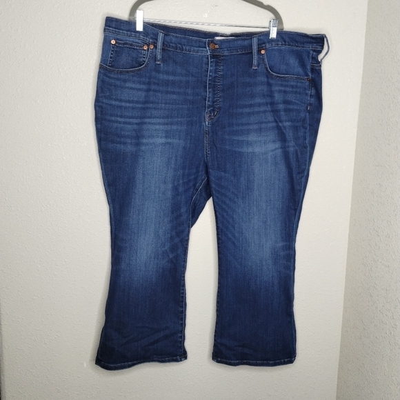 Madewell Petite Cali Demi-Boot Jeans in Danny Wash: TENCEL Denim Edition Size 37 - Picture 2 of 7